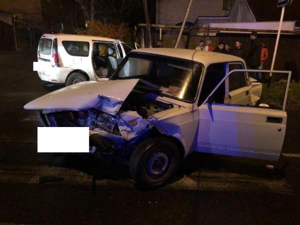 В краевом центре нетрезвый водитель отечественной легковушки устроил аварию